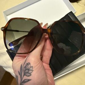 Victoria Beckham Oversized Tortoiseshell Sunglasses with Dark Lenses